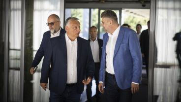 A román miniszterelnök idén is kért valamit Orbán Viktortól Tusványoson
